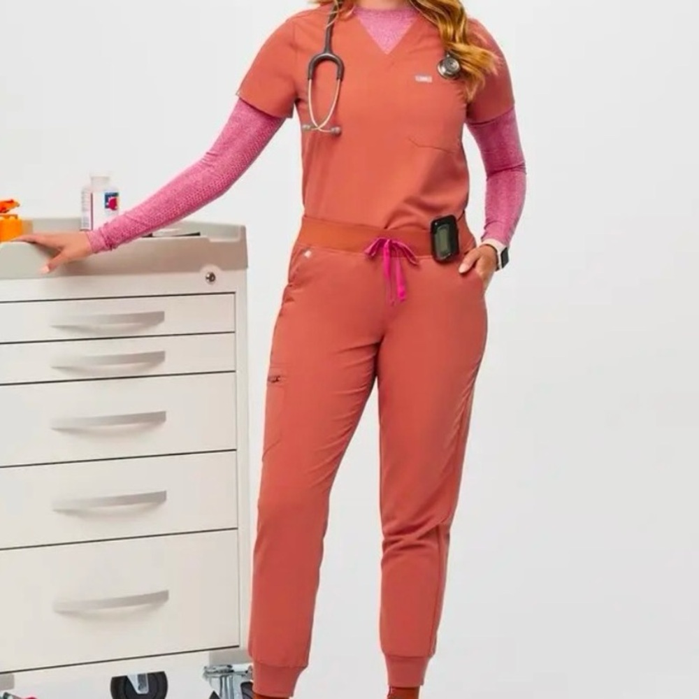 Figs Terracotta Scrub Set- S/P Zamora Jogger Scrub Pants & S Catarina Top